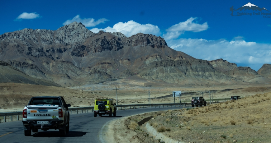 Convoy on India Tibet Overland Trip