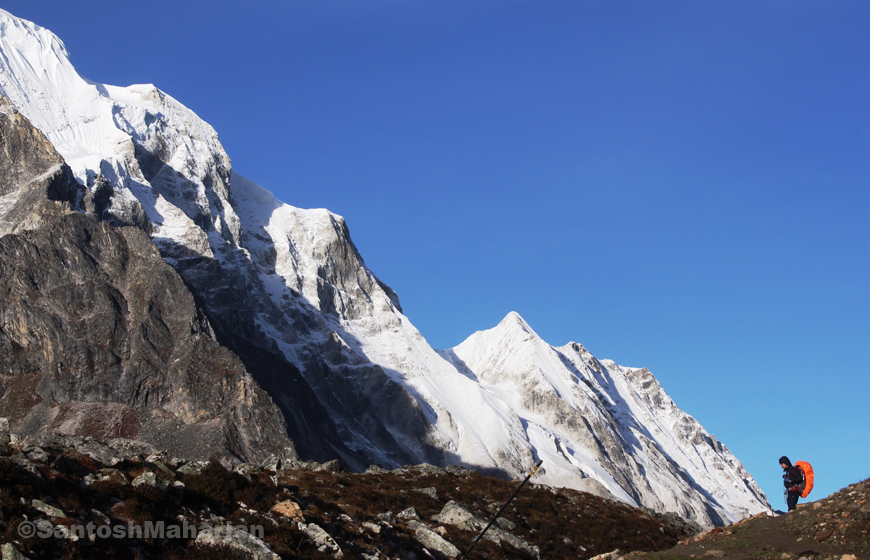 trekking trail near larkya la pass