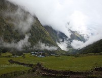 short manaslu larkya la pass trekking trail