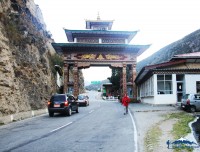 traditional gate between paro and thimpu