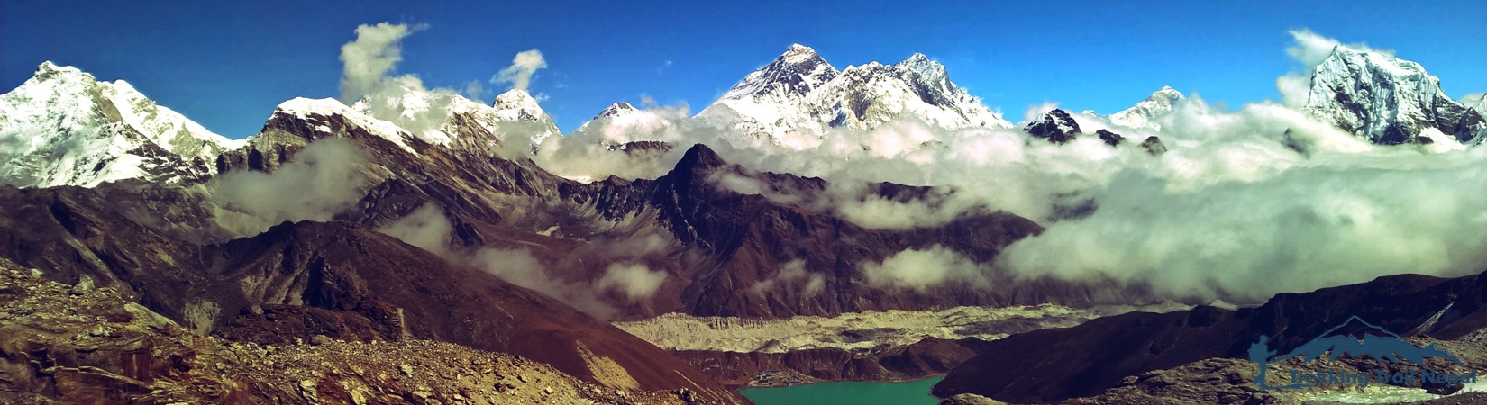 everest view from renjo la pass of everest circuit trekking