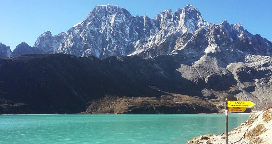 lake trekking in nepal